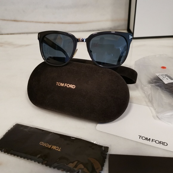 Tom Ford sunglasses with suede case - Picture 3 of 7